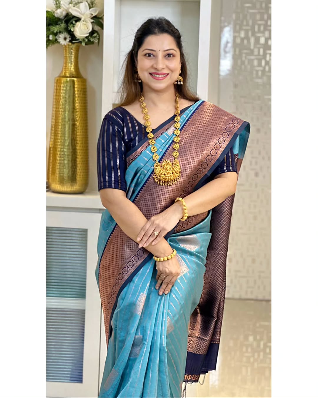 Verdant Firozi Soft Silk Saree With Supernal Blouse Piece