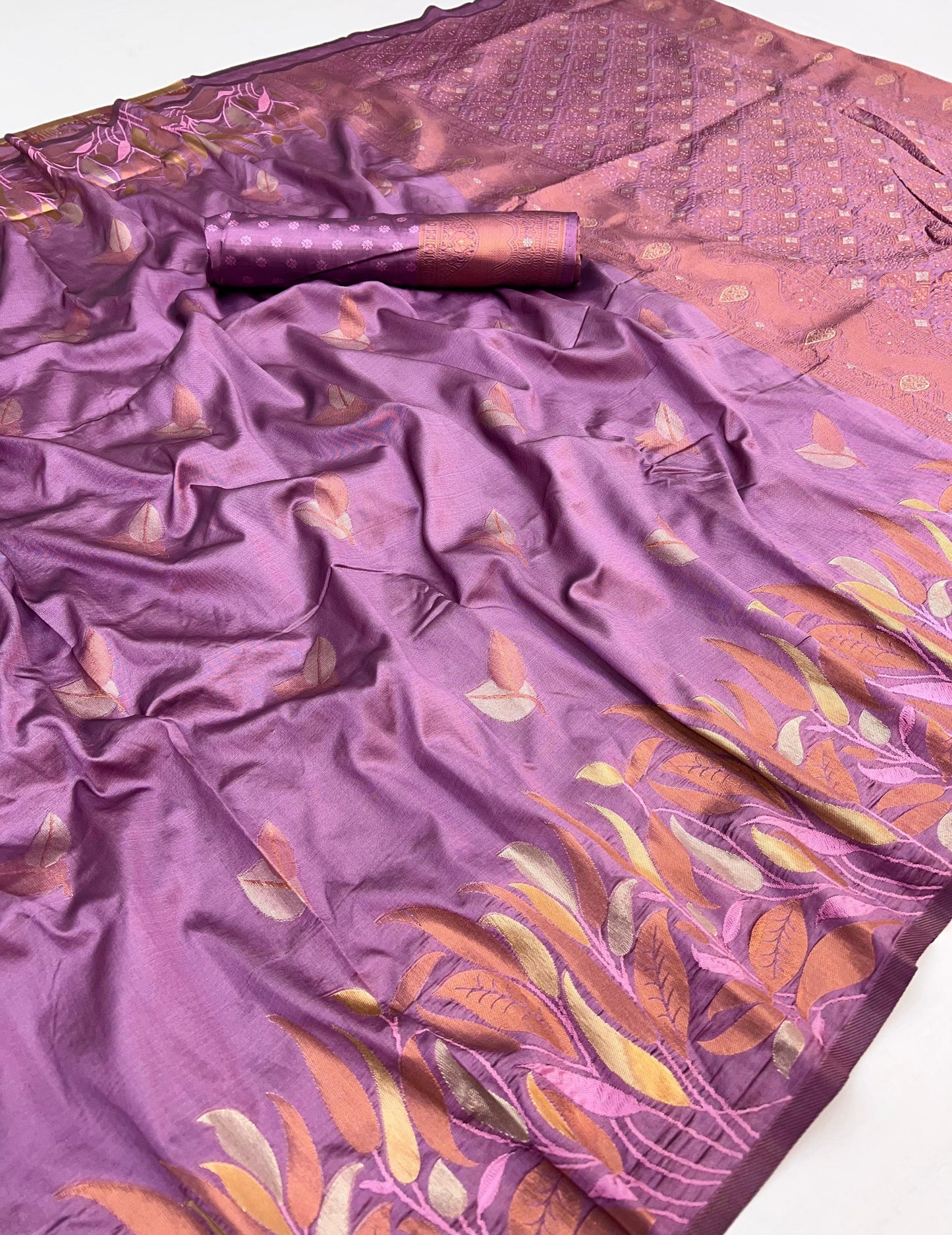 Incomparable Lavender Soft Banarasi Silk Saree With Elision Blouse Piece