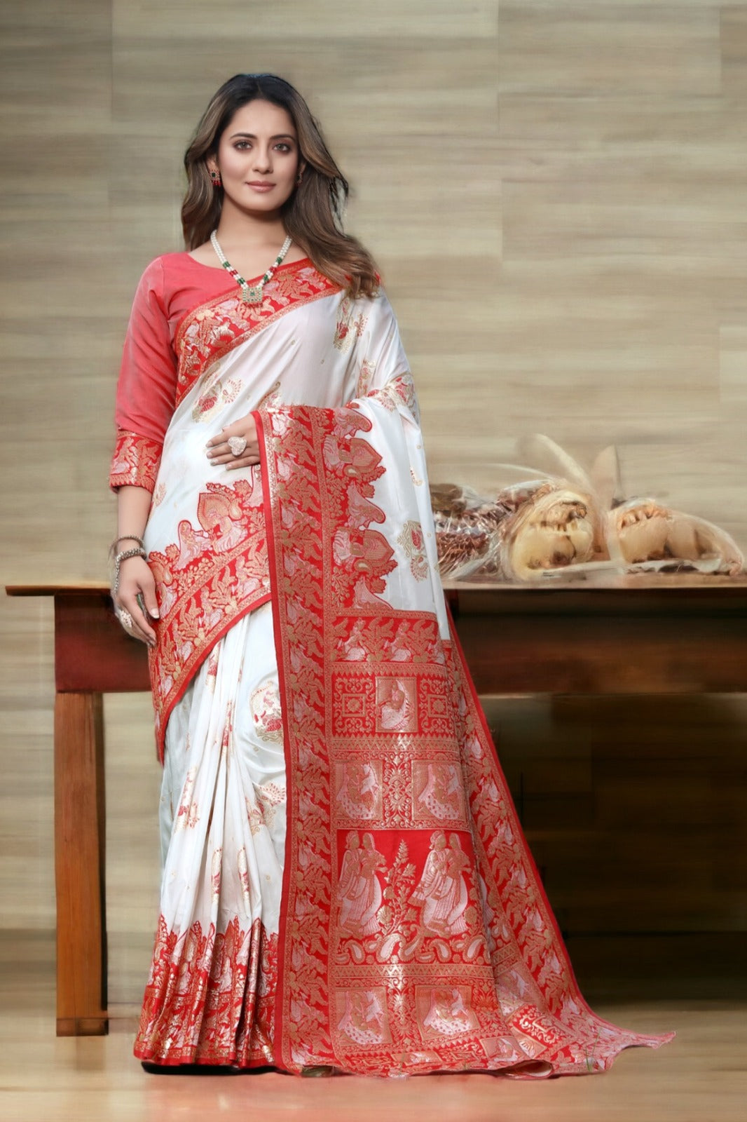 Sumptuous White Soft Banarasi Silk Saree With Staring Blouse Piece