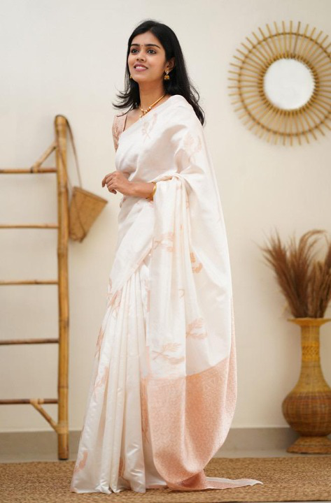 Tremendous White Soft Banarasi Silk Saree With Imbrication Blouse Piece