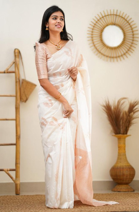 Tremendous White Soft Banarasi Silk Saree With Imbrication Blouse Piece