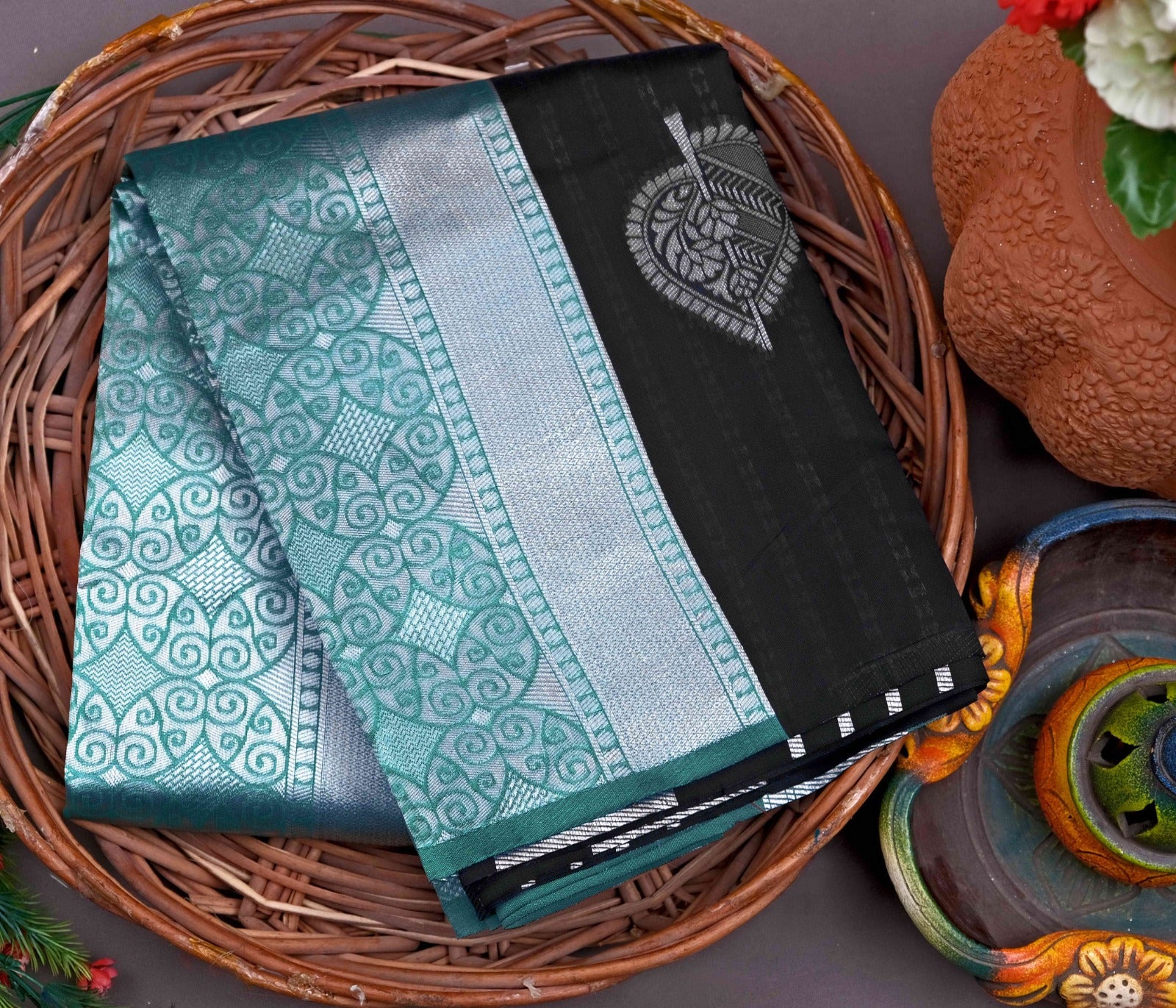 Unique Black Banarasi Silk Saree With Classic Blouse Piece