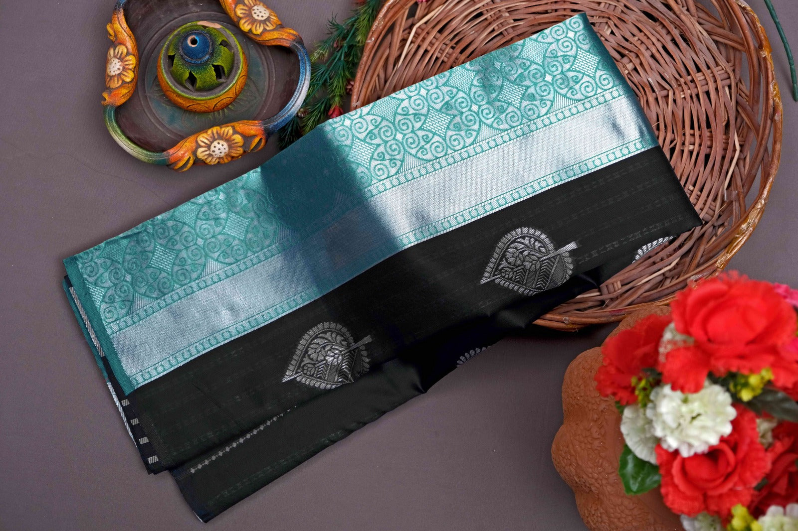 Unique Black Banarasi Silk Saree With Classic Blouse Piece