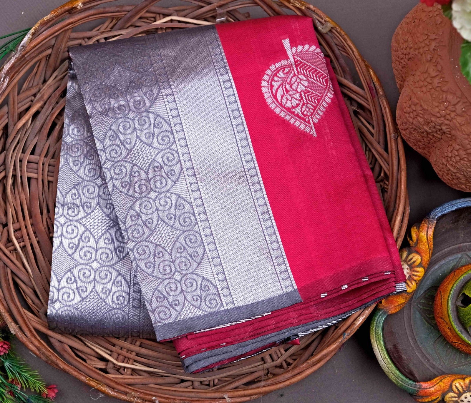 Extraordinary Pink Soft Banarasi Silk Saree With Tempting Blouse Piece