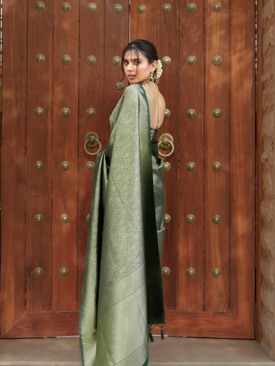 Prettiest Green Soft Silk Saree With Delectable Blouse Piece