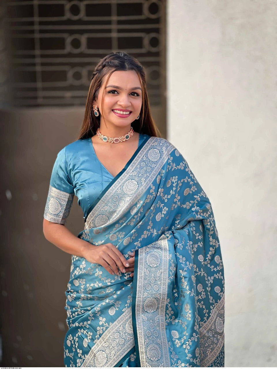 Stunning Firozi Soft Silk Saree With Chatoyant Blouse Piece