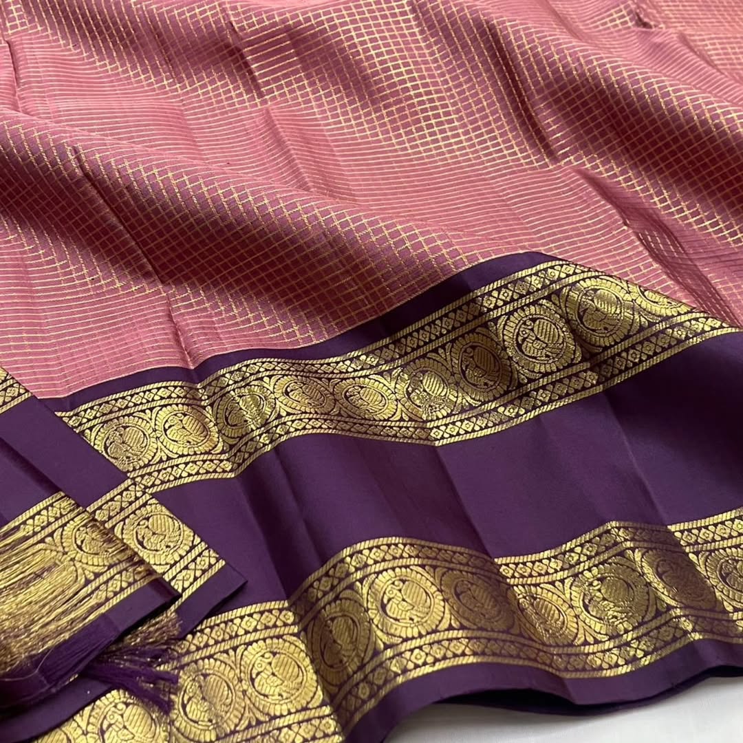 Enticing Peach Soft Silk Saree With Gratifying Blouse Piece