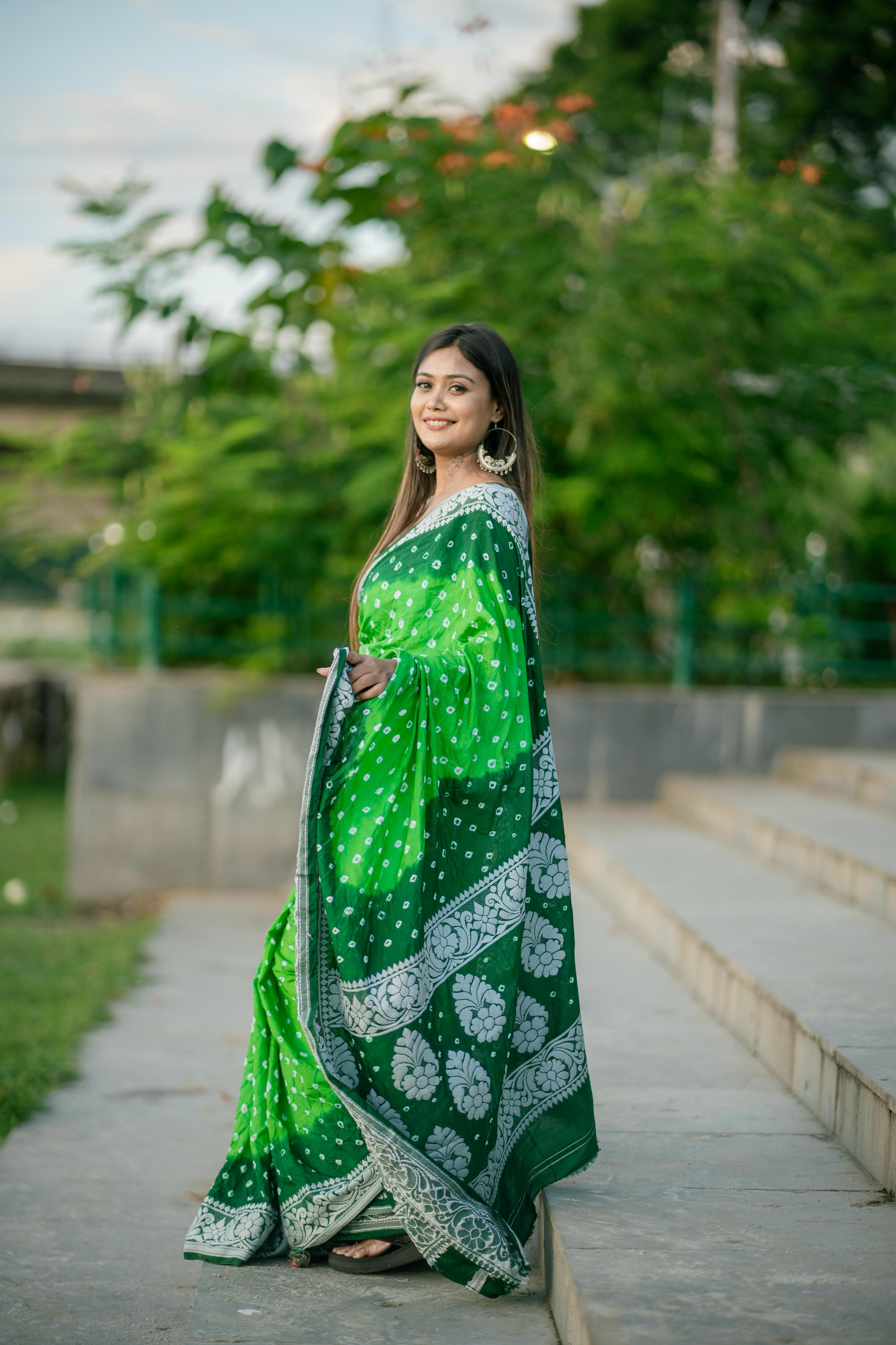 Desirable Parrot Dola Silk Saree With Prettiest Blouse Piece