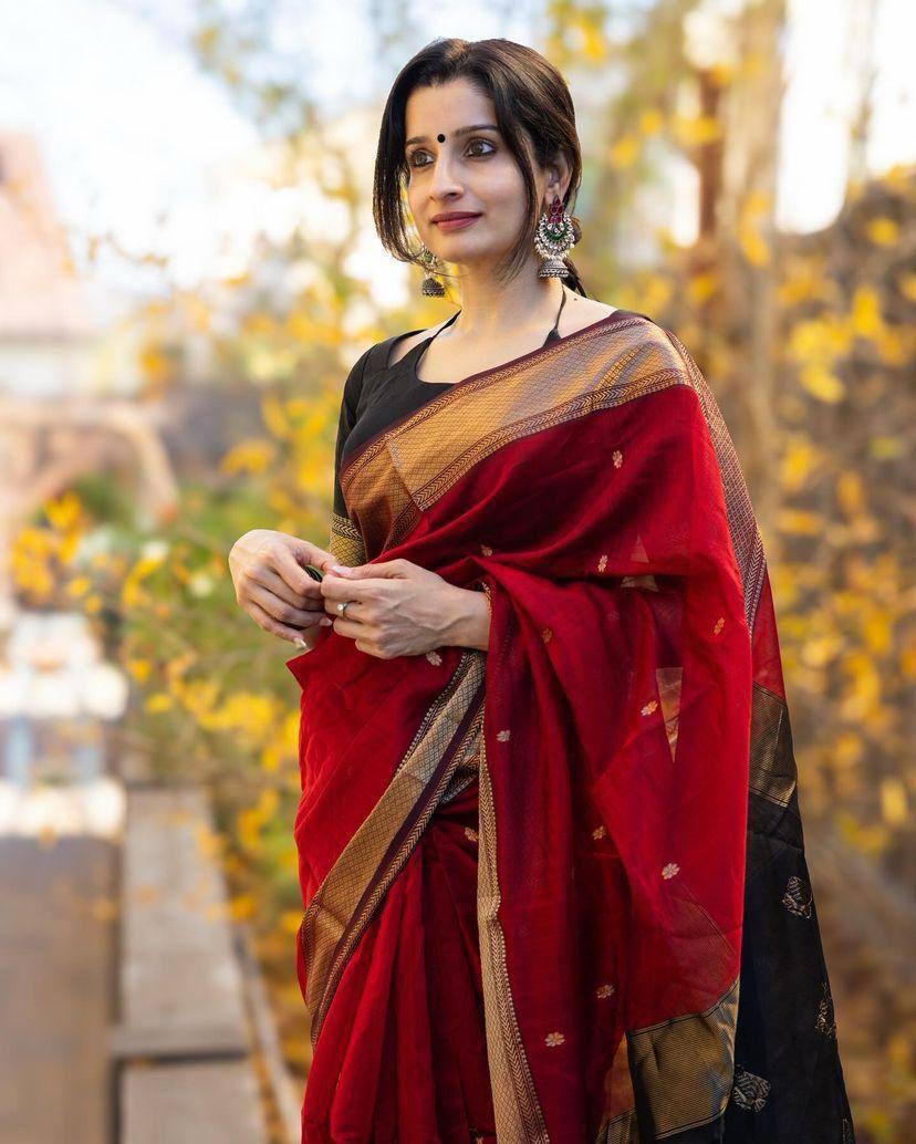 Blooming Red Cotton Silk Saree With Wonderful Blouse Piece