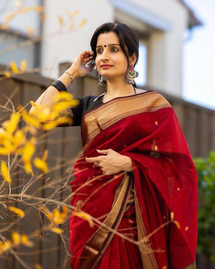 Blooming Red Cotton Silk Saree With Wonderful Blouse Piece
