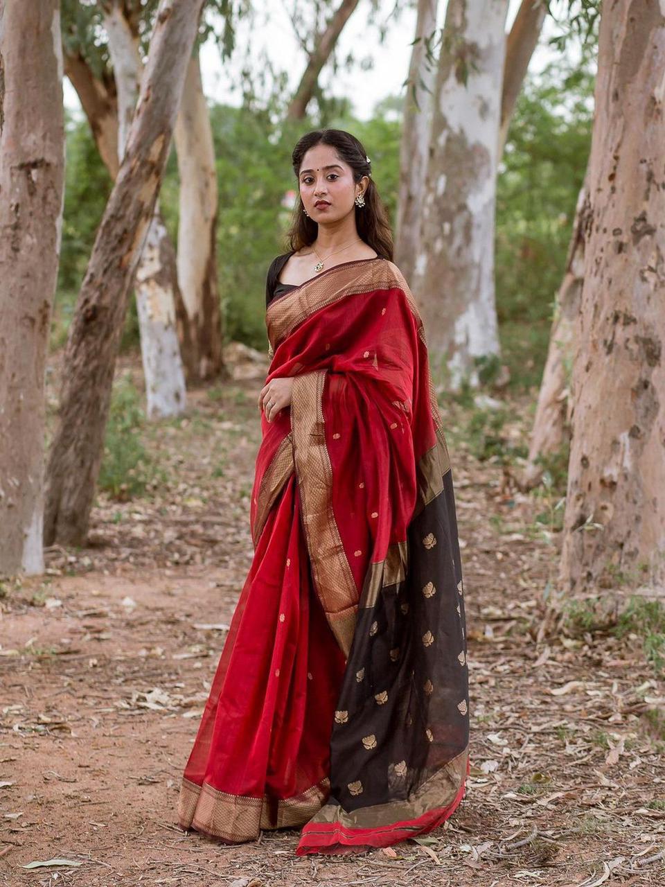 Blooming Red Cotton Silk Saree With Wonderful Blouse Piece