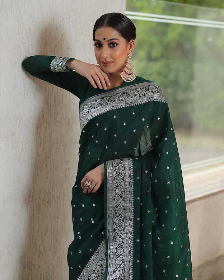 Arresting Green Soft Silk Saree With Groovy Blouse Piece