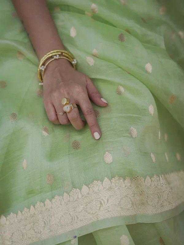 Nebula Pista Linen Silk Saree With Alluring Blouse Piece