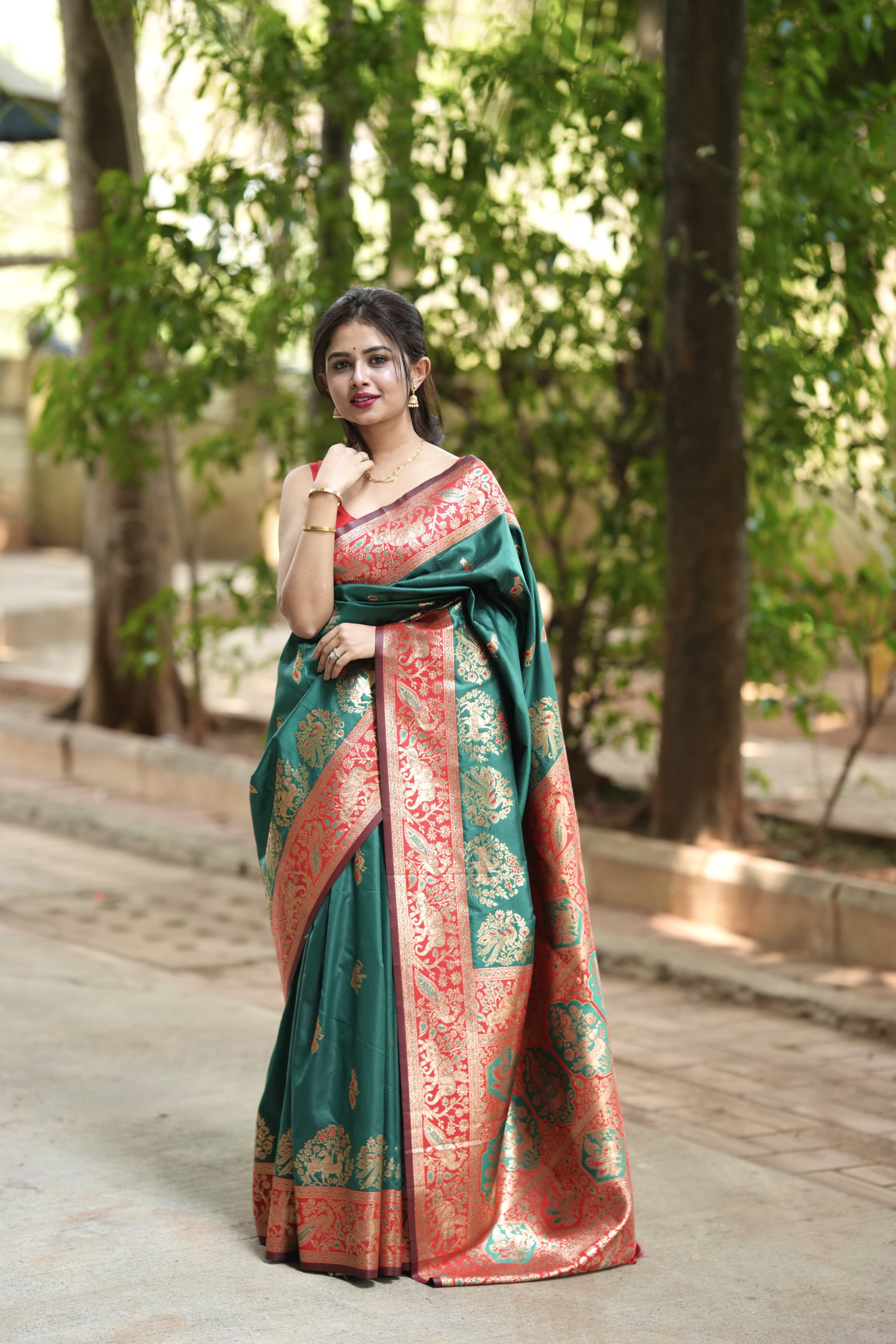Sempiternal Green Soft Silk Saree With Lassitude Blouse Piece