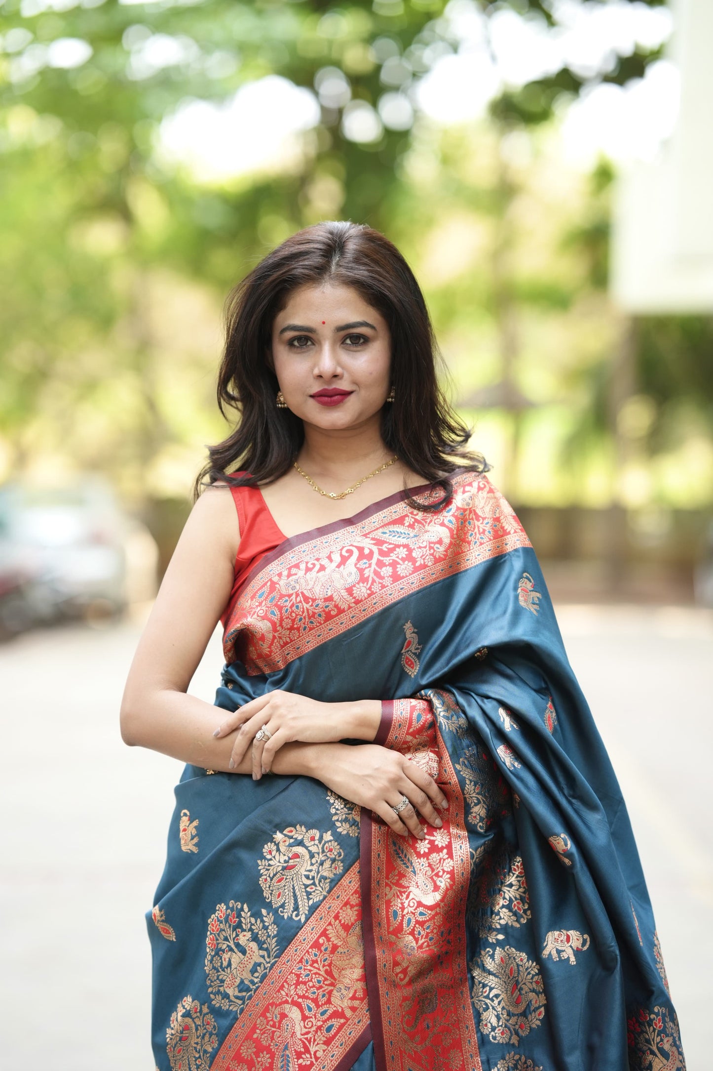 Imbrication Rama Soft Silk Saree With Marvellous Blouse Piece